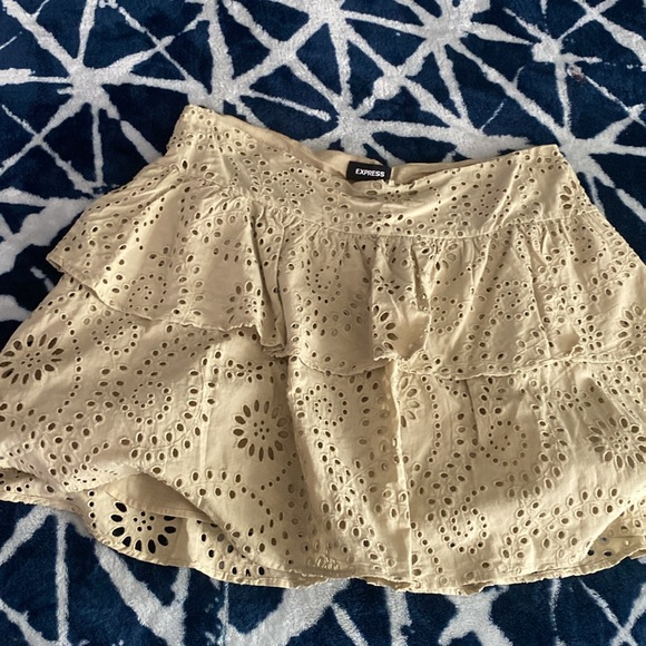 Express Super High Waisted Eyelet Tiered Ruffle Mini Skirt - Picture 10 of 10